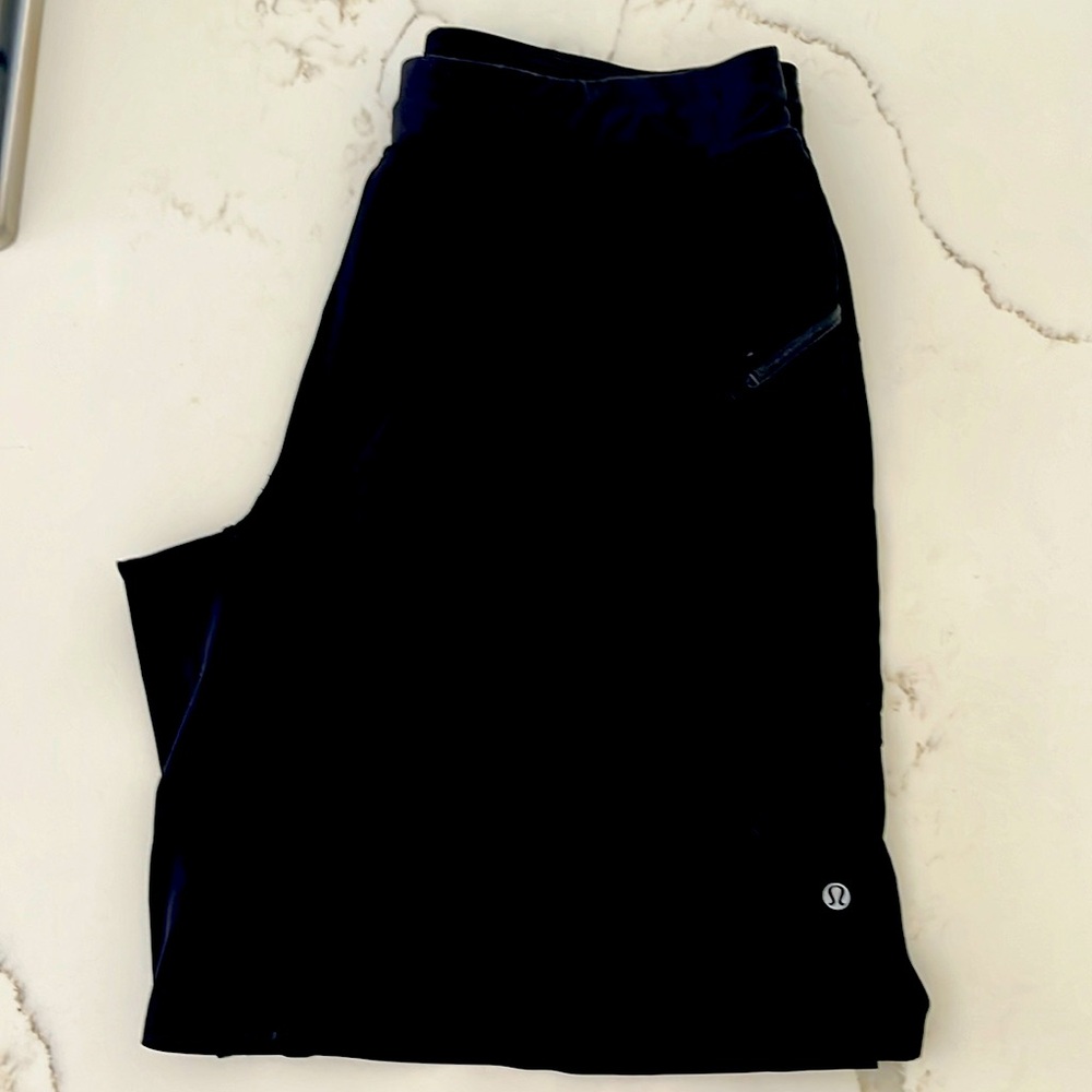 Men’s Lululemon athletic shorts black GUC XL